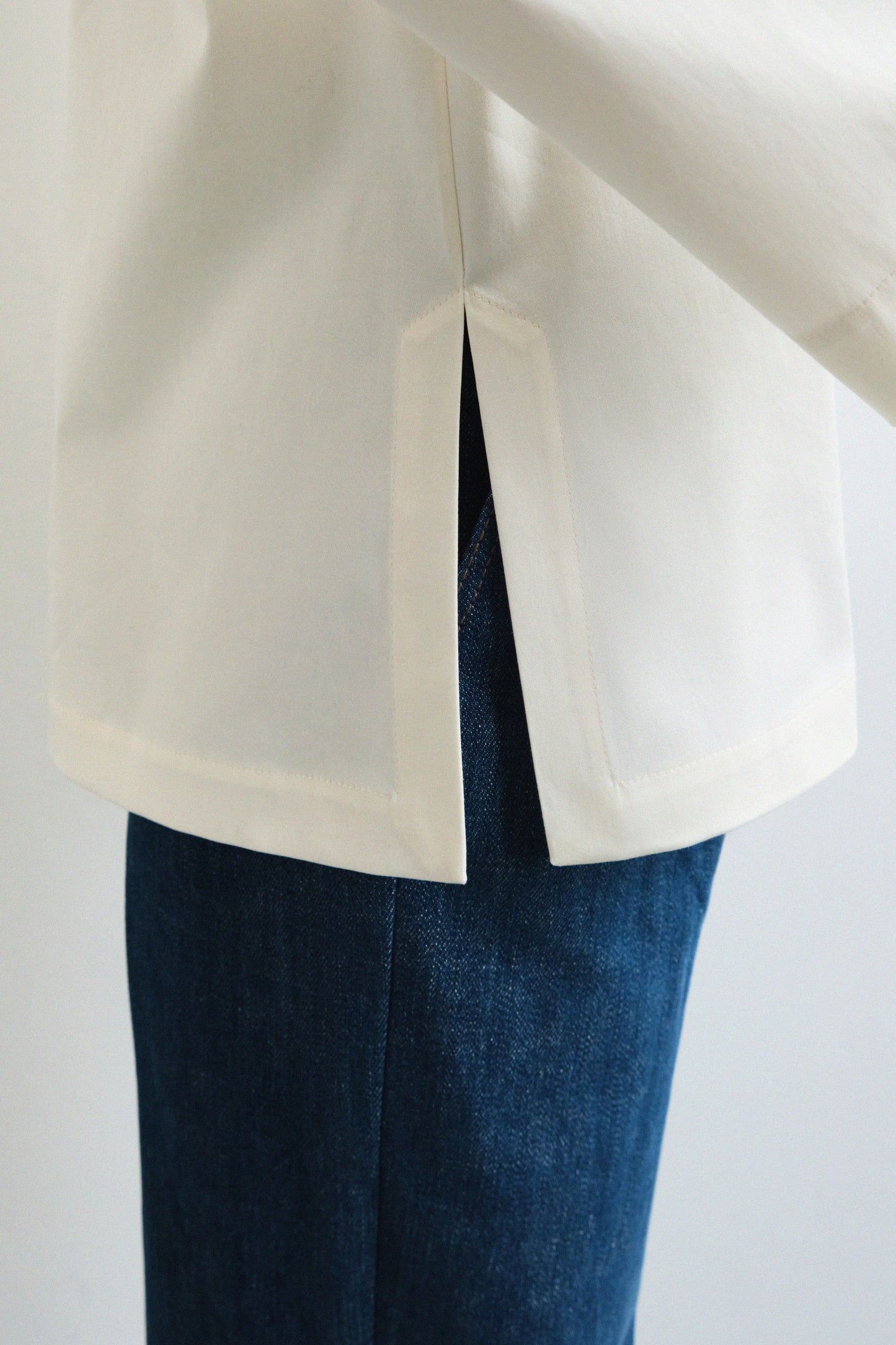 IVA RYCH nachhaltige Blusen in beige, Slow Fashion, hochwertige Mode