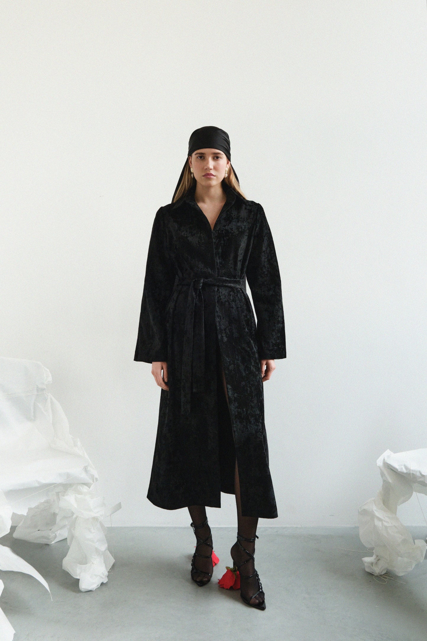 Nachhaltige Blusenkleider von IVA RYCH in schwarz, Slow Fashion, umweltfreundliche Mode