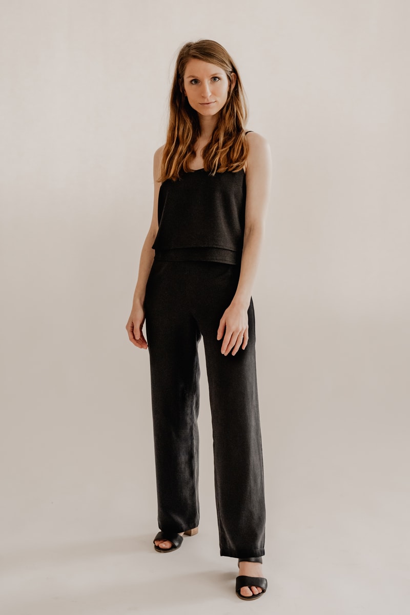 MARENIKA - Nachhaltige Marlenehose aus fließendem Tencel - Schwarz