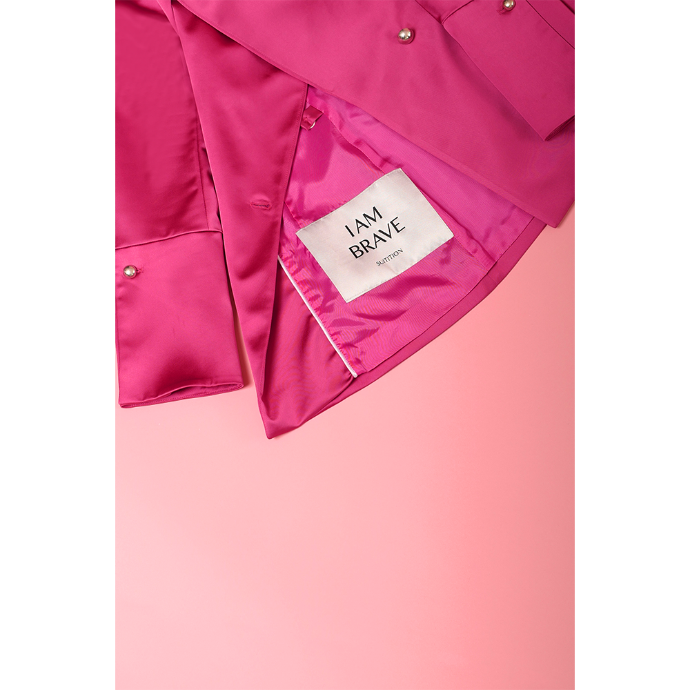 Stilvoller fuchsiafarbener nachhaltiger Blazer von SUITITION, Fair Fashion, umweltbewusste Mode