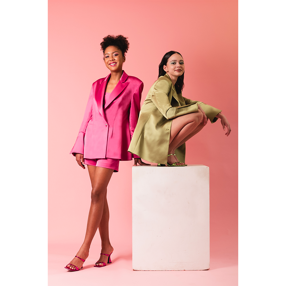 Stilvolle fuchsiafarbene nachhaltige Stoff-Shorts von SUITITION, Fair Fashion, umweltbewusste Mode