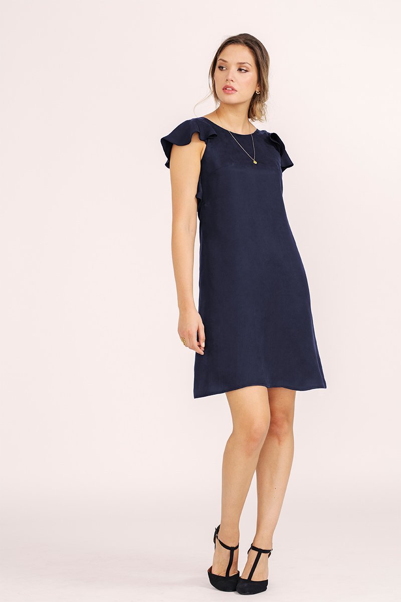 Fair Fashion Highlight: Kurzes Kleid mit tiefem Rückenausschnitt in Mitternachtsblau und Gelb von l'amour est bleu.