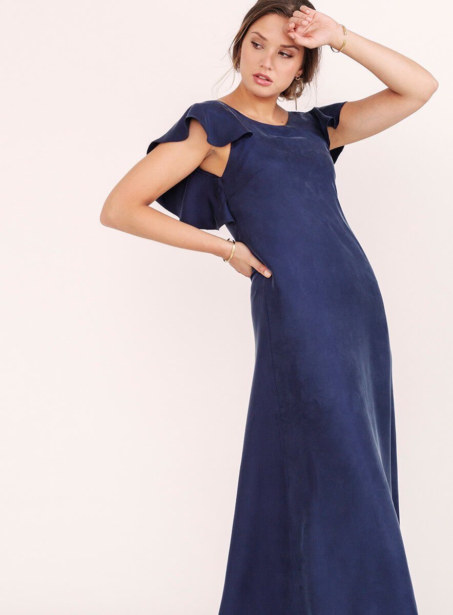 L'amour est bleu bietet das lange Abendkleid mit tiefem Rückenausschnitt in Mitternachtsblau für stilbewusste Käufer an.