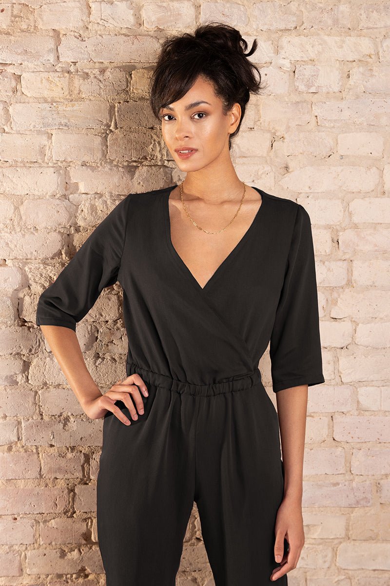 Umweltfreundlicher Overall Modell Laetitia von l'amour est bleu im Trend.