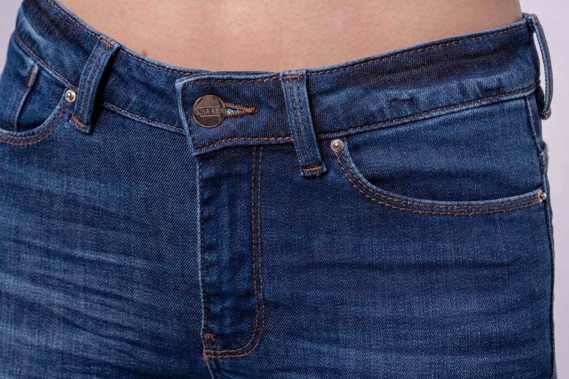 Knopf der NINA REIN Bio-Baumwolljeans in Blau, Slow Fashion, nachhaltige Jeans