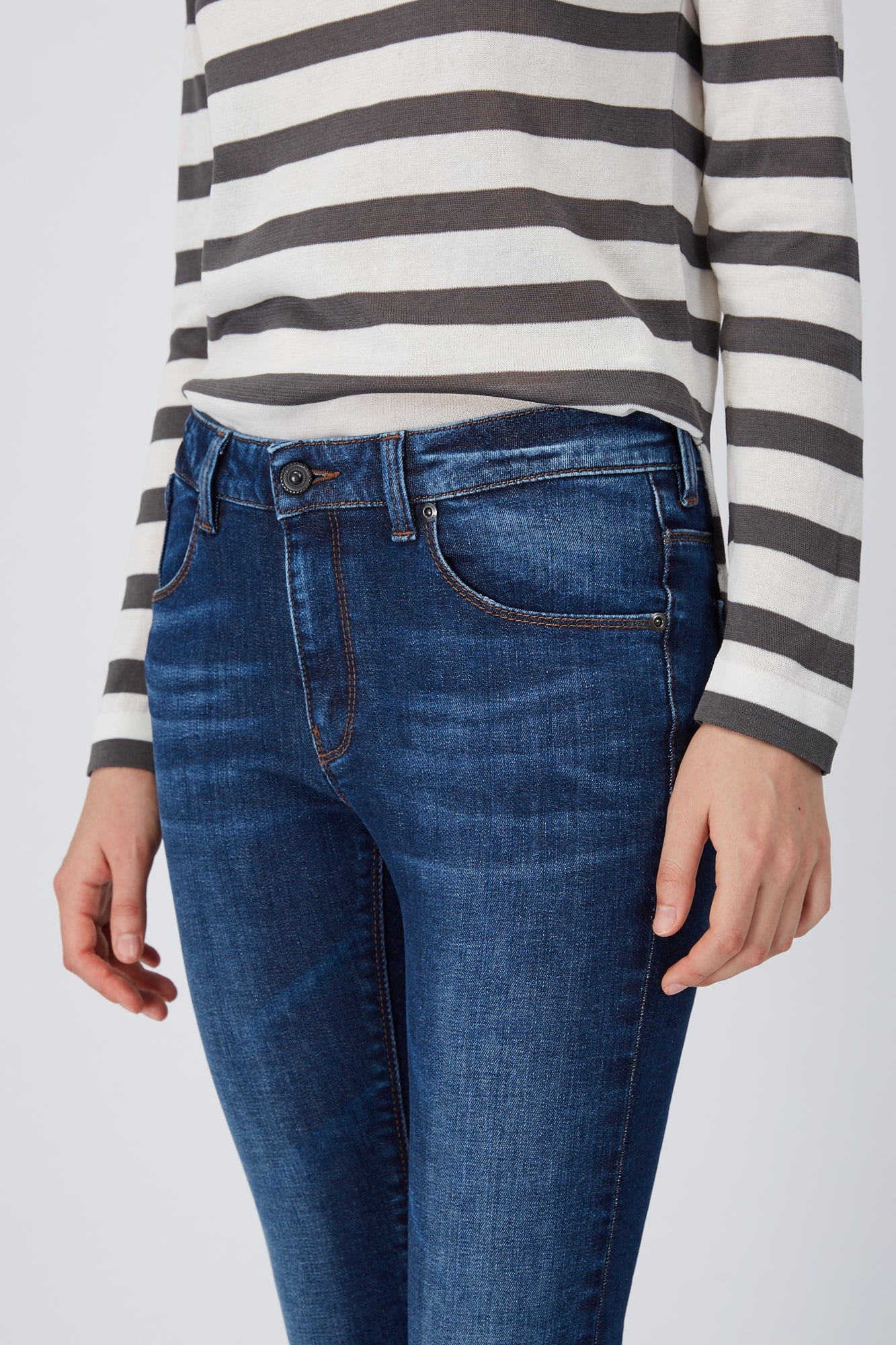 Detailsicht der NINA REIN Bio-Baumwolljeans in Blau, Slow Fashion, nachhaltige Jeans