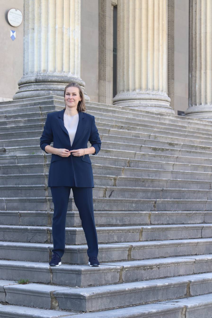 Übersicht Schmal geschnittener Blazer in Navy von NINA REIN elegante Slow Fashion