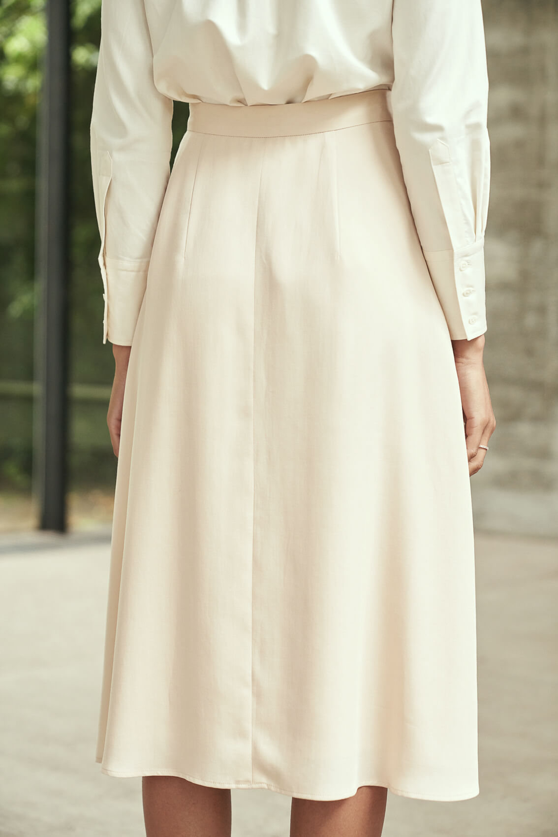 Fließender Glockenrock in Deep Soft Peach von SETERY für stilbewusste Träger.