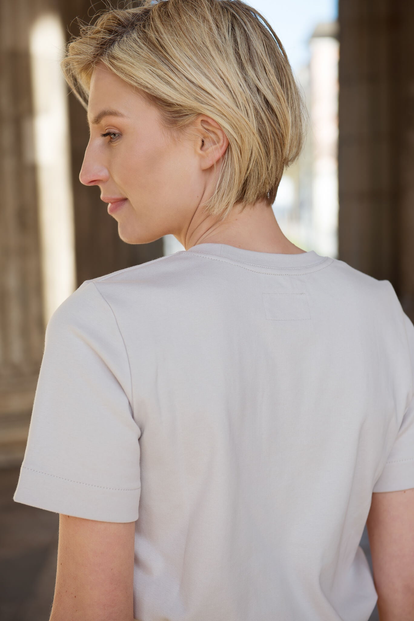 SETERY: Komfortables und nachhaltiges hochwertiges, blickdichtes T-Shirt in Light Grey.