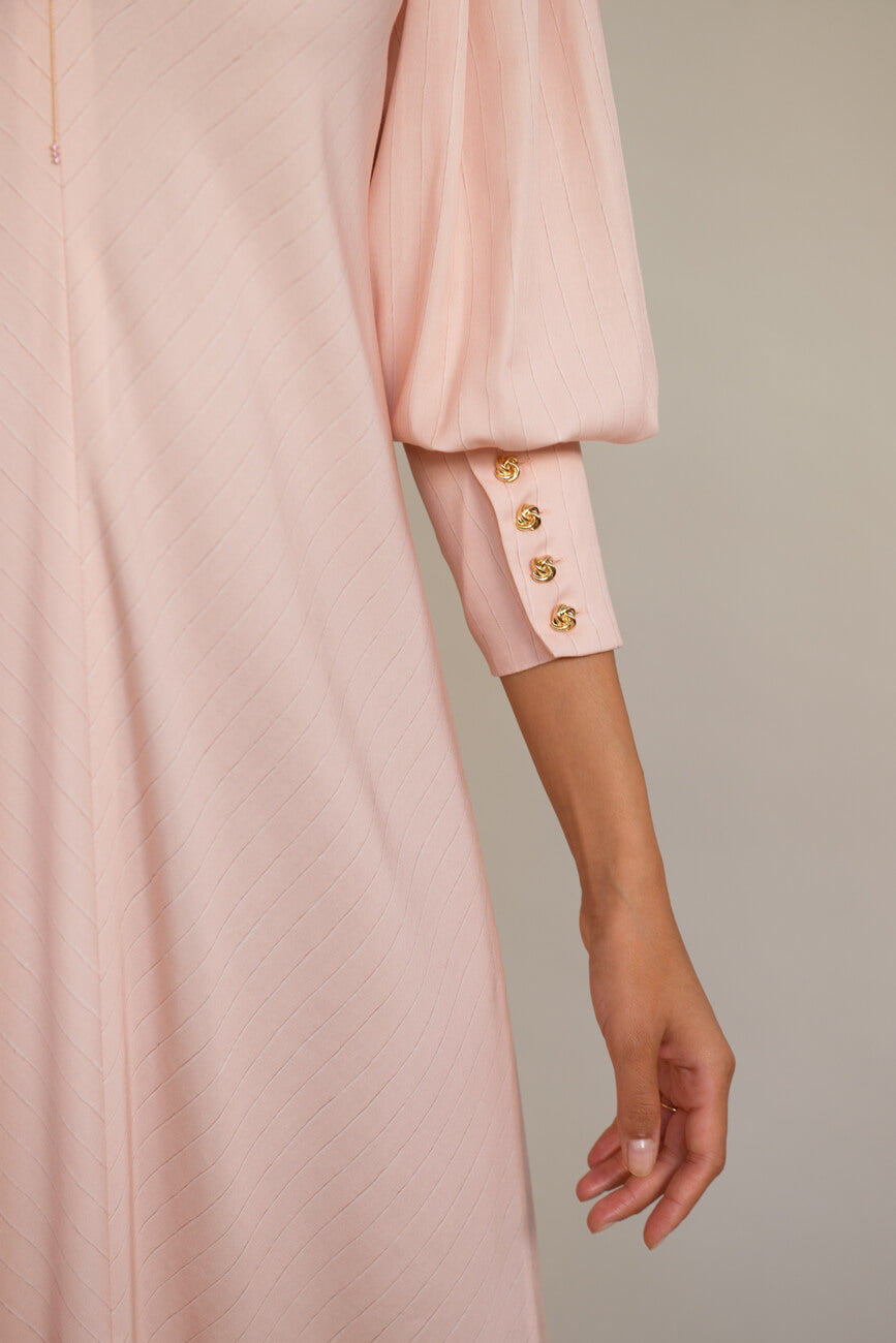 SETERY präsentiert das elegante Langarmshirt mit raffiniertem Ausschnitt in Bronze für Slow Fashion Liebhaber.