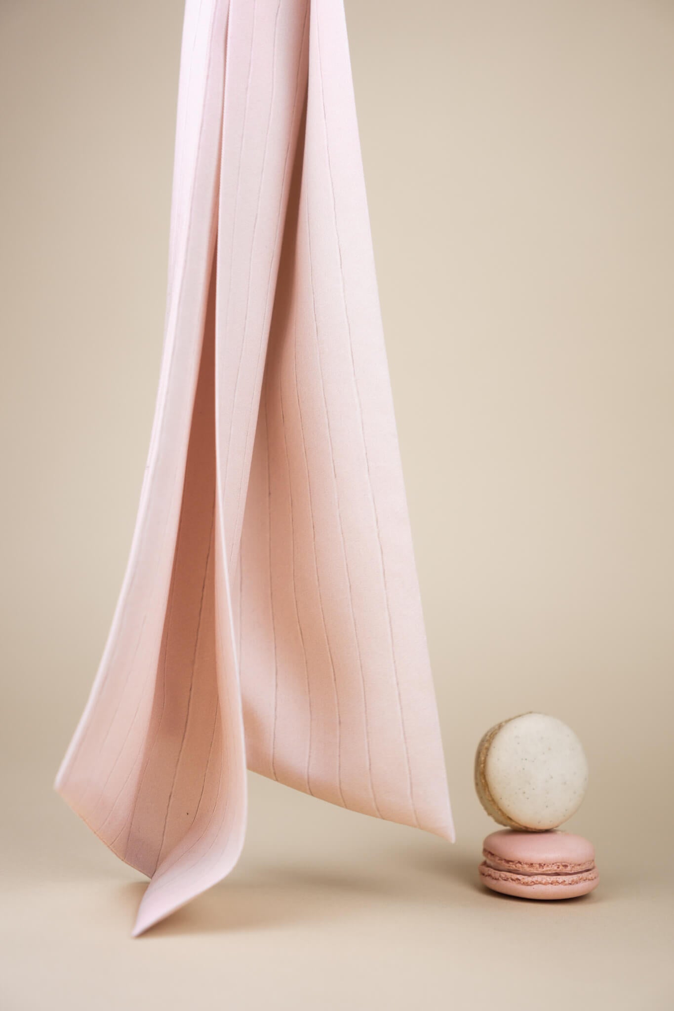 SETERY: Modischer Schleifengürtel mit Art Print Strawberry Creme.