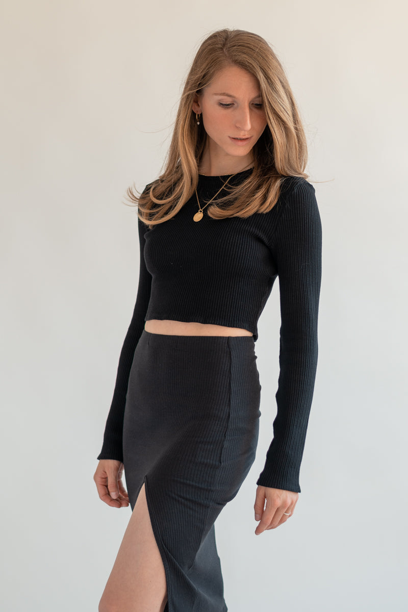 MARENIKA - Nachhaltiges Langarm Crop-Top aus Bio-Baumwolle - Schwarz