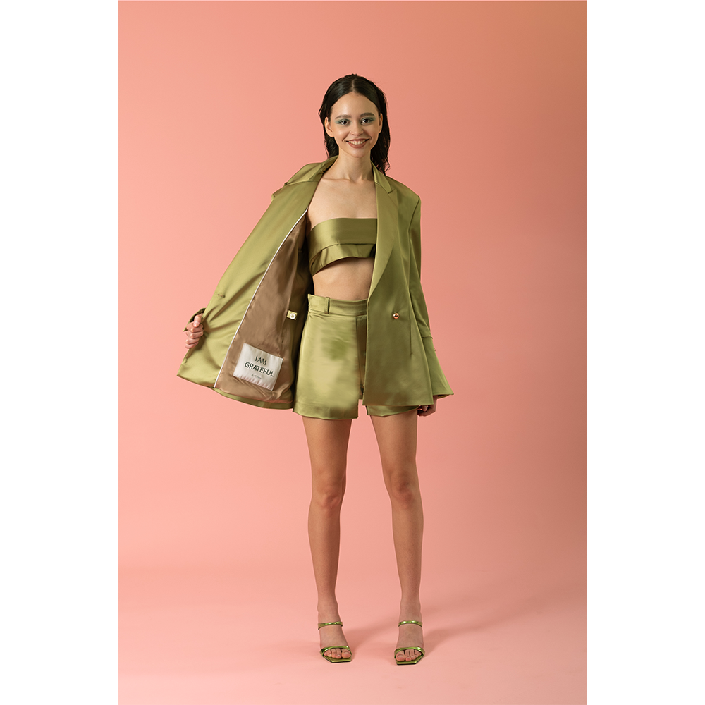 SUITITION nachhaltige Stoff-Shorts in kiwi, Slow Fashion, hochwertige Mode