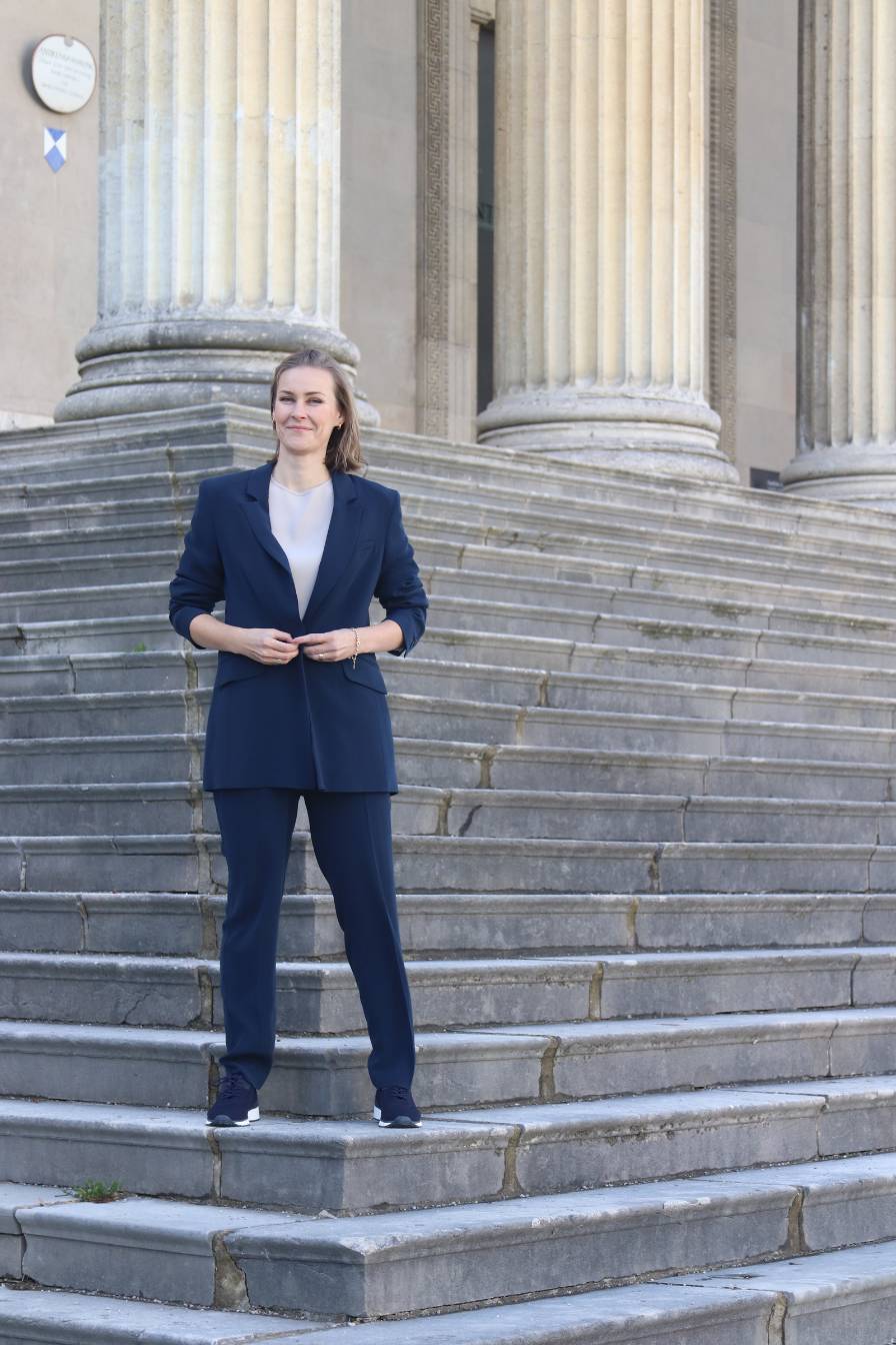 Übersicht Schmal geschnittener Blazer in Navy von NINA REIN  elegante Slow Fashion