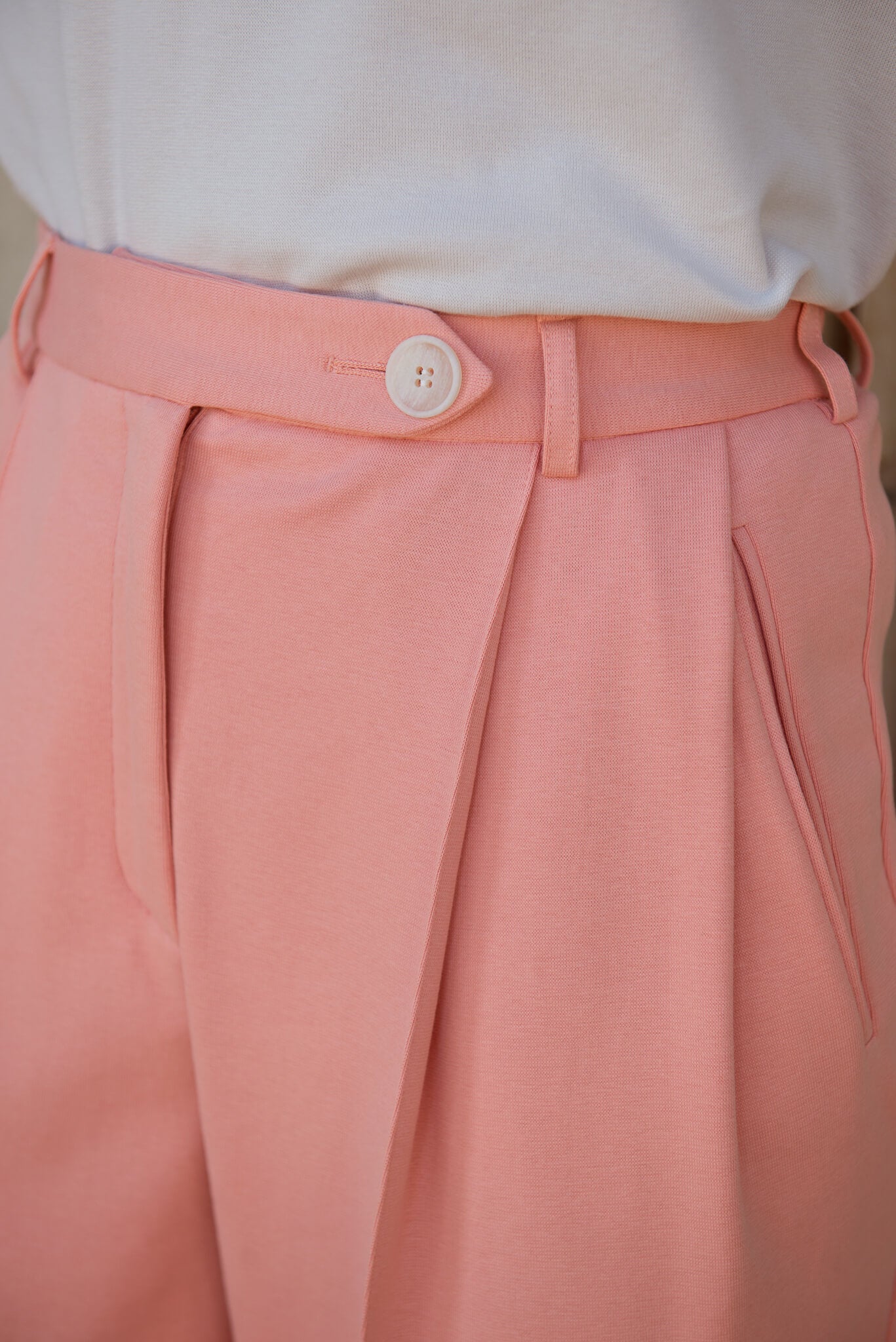 Fair Fashion Highlight: Baumwollhose mit hoher Taille in Soft Coral von SETERY für umweltbewusste Käufer.